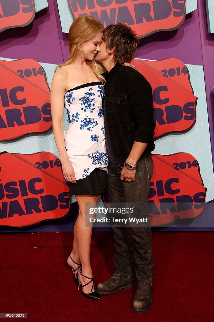 2014 CMT Music Awards - Arrivals