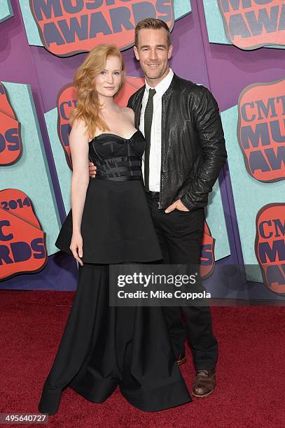 Kimberly Van Der Beek and James Van Der Beek attend the 2014 CMT Music awards at the Bridgestone Arena on June 4, 2014 in Nashville, Tennessee.