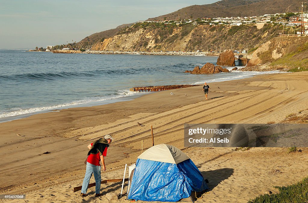 Homeless Living Along Will Rogers State Beach