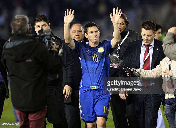 Lionel Messi of Argentina waves to fans at the end of a FIFA friendly match between Argentina and Trinidad & Tobago at Monumental Antonio Vespucio...