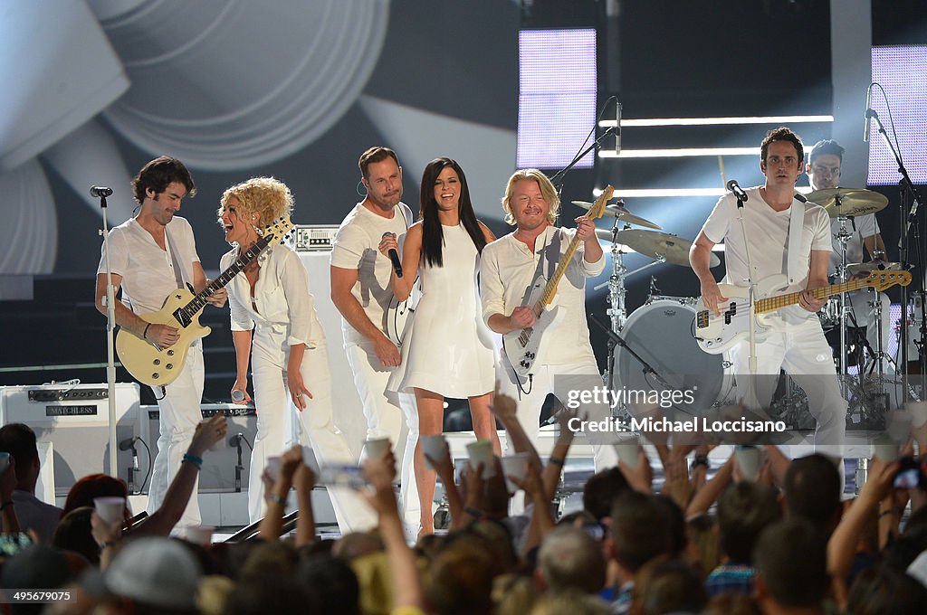 2014 CMT Music Awards - Show