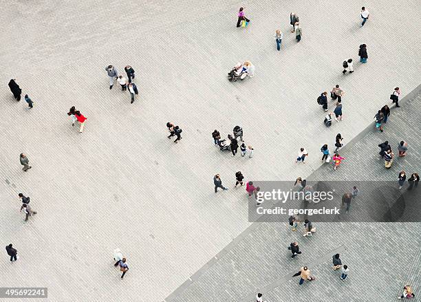 都会の群衆の上から - city street ストックフォトと画像