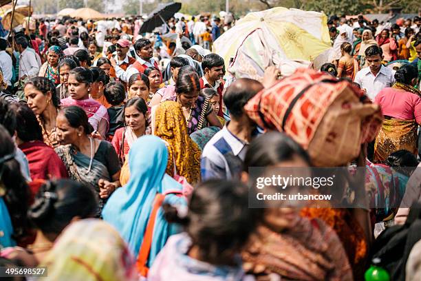 delhi, street scene - delhi stockfoto's en -beelden