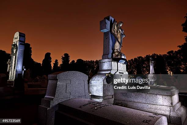 la almudena cemetery,madrid - cemitério imagens e fotografias de stock