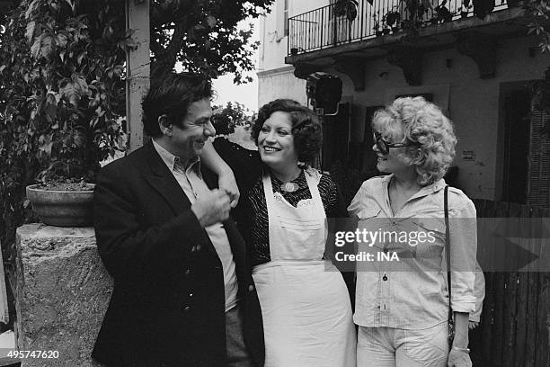 Michel Galabru, Andréa Ferréol and Jacqueline Pagnol on the shooting of the fiction inspired by Marcel Pagnol "Cigalon" and realized by Georges...