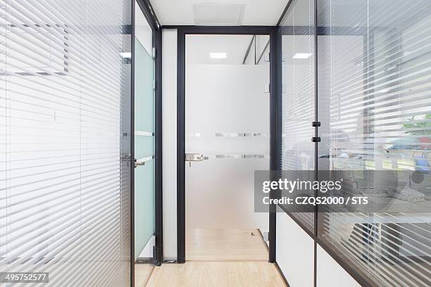 office when nobody is inside - glass entrance imagens e fotografias de stock