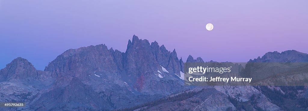 The Minarets are a series of jagged peaks located in the Ritter Range, a sub-range of the Sierra Nevada Mountains in the state of California.