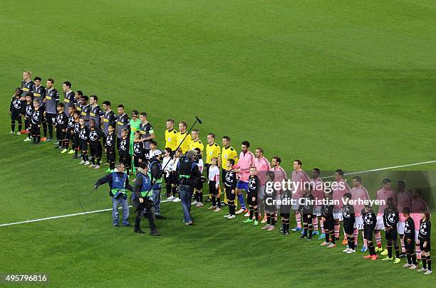 The Teams of Borussia Moenchengladbach and Juventus Turin pose ahaed the UEFA Champions League group stage match between Borussia Moenchengladbach...