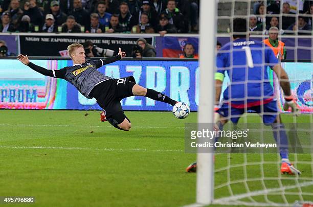 Oscar Wendt of Borussia Moenchengladbach during the UEFA Champions League group stage match between Borussia Moenchengladbach and Juventus Turin at...