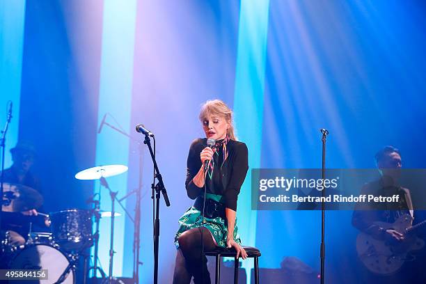 Singer Arielle Dombasle performs at La Cigale on November 4, 2015 in Paris, France.