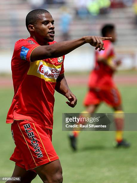 Luis Perea of Sport Huancayo celebrates the first goal of his team against Sporting Cristal during a match between Sport Huancayo and Sporting...