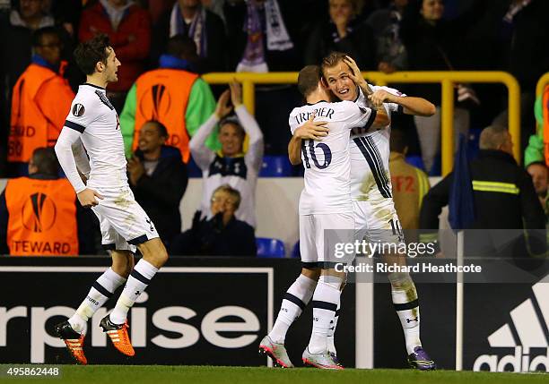 Harry Kane of Spurs is congratulated by teammates Kieran Trippier and Ryan Mason after scoring the opening goal during the UEFA Europa League Group J...