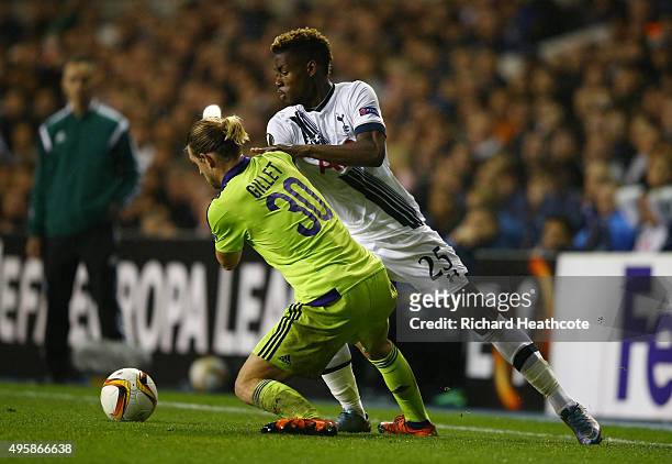 Joshua Onomah of Spurs and Guillaume Gillet of Anderlecht battle for the ball during the UEFA Europa League Group J match between Tottenham Hotspur...