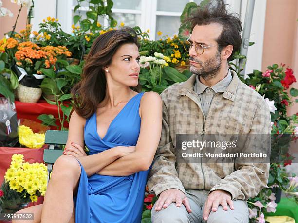 Italian actors Bianca Giaccero and Daniele Pecci posing sitting during a photo shoot realized on the set of 'Una coppia modello', the second of the...