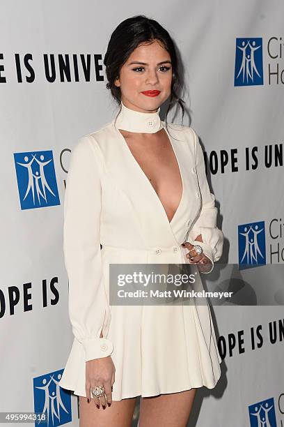 Selena Gomez arrives at the City of Hope's 2015 Spirit of Life Gala at Santa Monica Civic Auditorium on November 5, 2015 in Santa Monica, California.