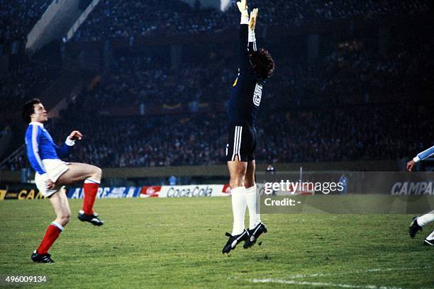 Argentinian goalkeeper Ubaldo Fillol jumps during the 1978 World Cup football match between France and Argentina, on June 6, 1978. AFP PHOTO