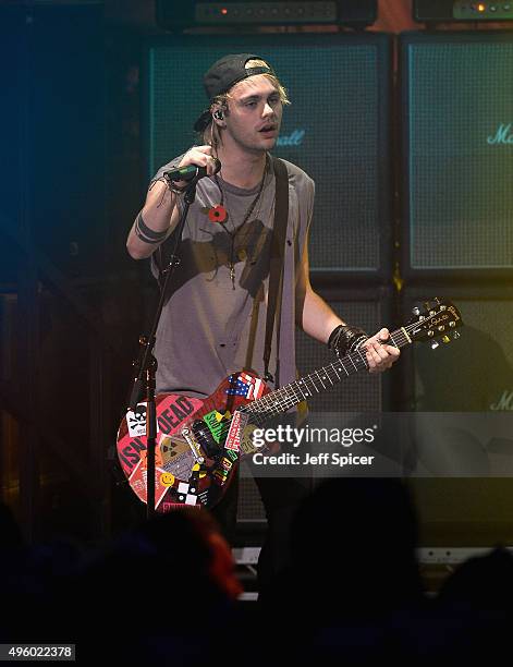 Michael Clifford from 5 Seconds of Summer perform during a live broadcast of "TFI Friday" at the Cochrane Theatre on November 6, 2015 in London,...