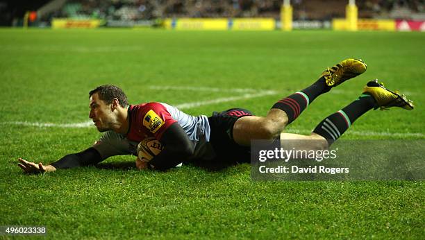 Tim Visser of Harlequins dives over for a try during the Aviva Premiership match between Harlequins and Sale Sharks at Twickenham Stoop on November...