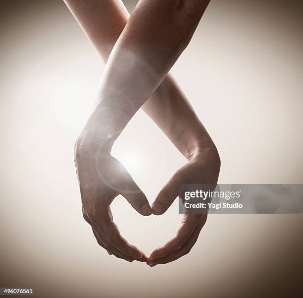 hands of two people mading ??the shape of heart - two hearts stock-fotos und bilder