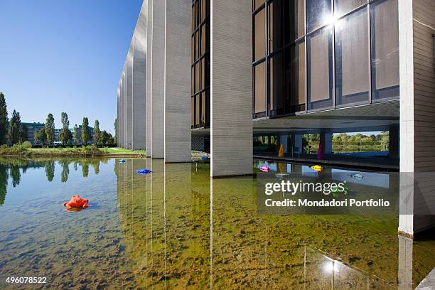 Cracking Art Group animals invade Mondadori Palace by Oscar Niemeyer, Arnoldo Mondadori Editore headquarter. Segrate, September 2015