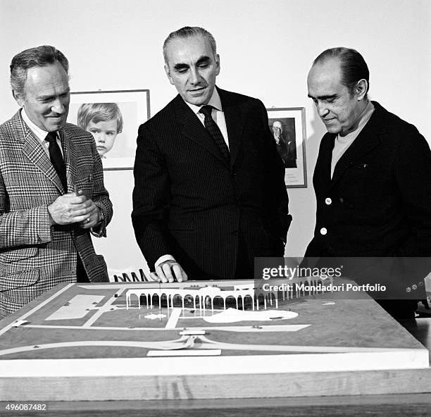 Brazilian architect Oscar Niemeyer and Italian publisher Giorgio Mondadori seeing the Palazzo Mondadori scale model. The Italian publisher Giorgio...