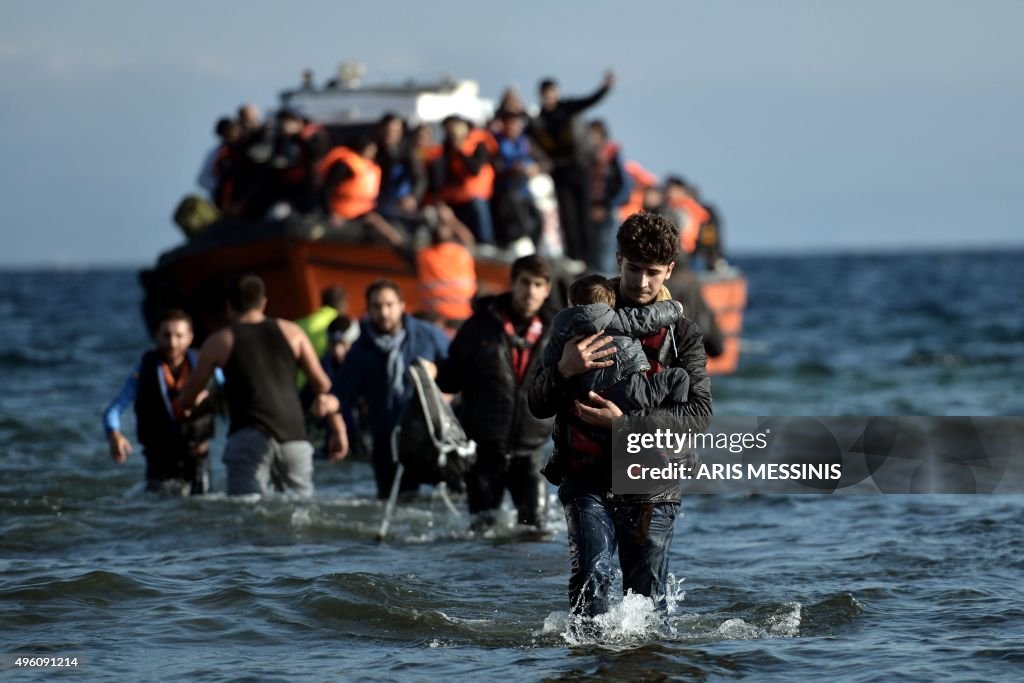 TOPSHOT-GREECE-EUROPE-MIGRANTS