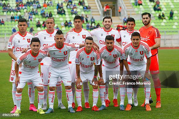 Players of U de Chile pose for a team photo prior to a match between Deportes Iquique and U de Chile as part of 12 round of Torneo Apertura 2015 at...