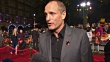 INTERVIEW - Woody Harrelson on the red carpet, loving the fans, being ...