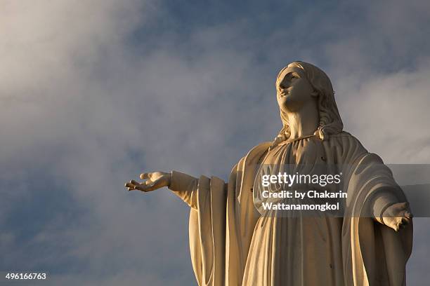 the virgin mary in the light of setting sun. - san cristóbal hill chile stock pictures, royalty-free photos & images