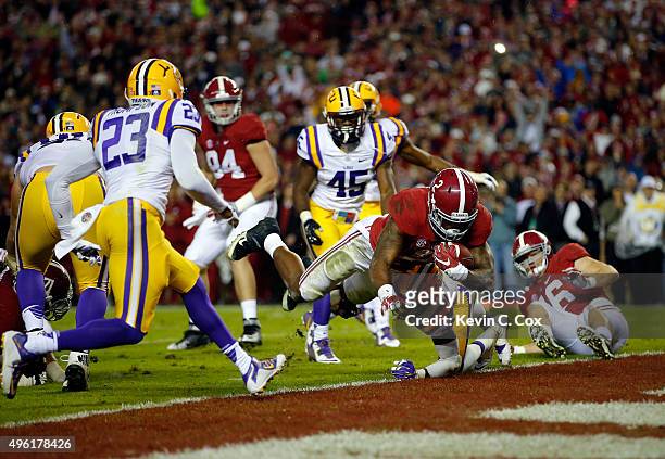 Derrick Henry of the Alabama Crimson Tide rushes for touchdown against Jalen Mills of the LSU Tigers in the second quarter at Bryant-Denny Stadium on...