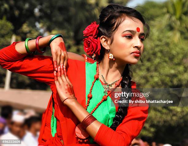 dancer, independace day - independence day in bangladesh photos et images de collection