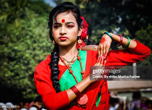 independence day is a artist participate in a dan - independence day in bangladesh photos et images de collection