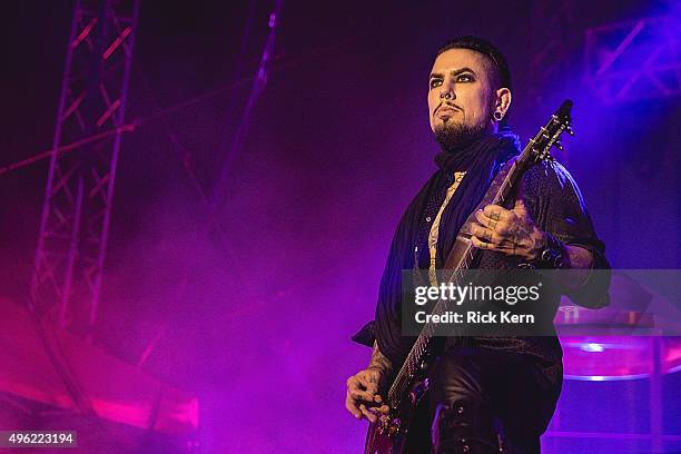 Musician Dave Navarro of Jane's Addiction perform onstage during Day 2 of Fun Fun Fun Fest at Auditorium Shores on November 7, 2015 in Austin, Texas.