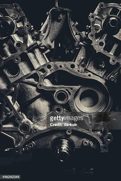 v8 car engine close-up - v8 stockfoto's en -beelden