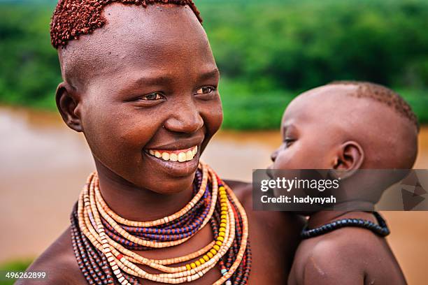 woman from karo tribe carrying her baby, ethiopia, africa - omo valley stock pictures, royalty-free photos & images