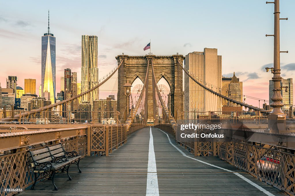 Pont de Brooklyn et Manhattan au lever du soleil, New York City