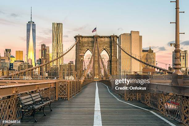 ponte de brooklyn e manhattan inferior ao nascer do sol, cidade de nova iorque - brooklyn nova iorque imagens e fotografias de stock