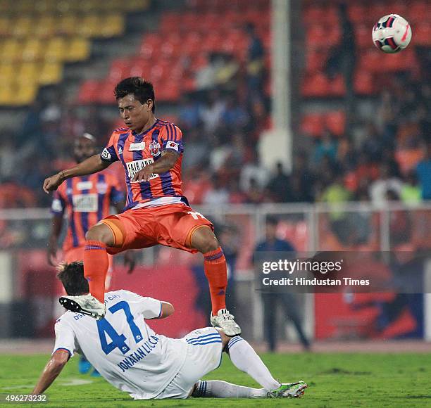 Players of FC Goa and FC Pune City in action during the Hero Indian Super League match at Shiv Chhatrapati Sports Complex, on November 8, 2015 in...