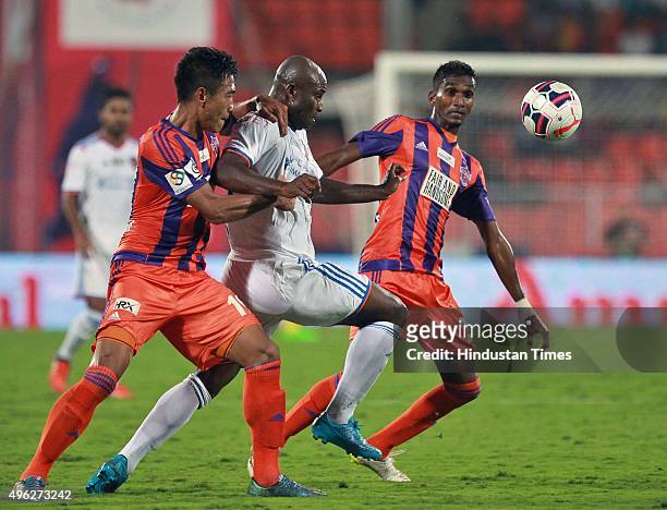 Players of FC Goa and FC Pune City in action during the Hero Indian Super League match at Shiv Chhatrapati Sports Complex, on November 8, 2015 in...