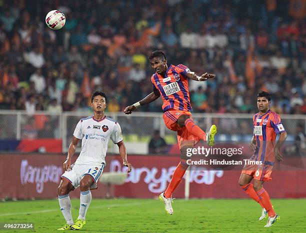 Players of FC Goa and FC Pune City in action during the Hero Indian Super League match at Shiv Chhatrapati Sports Complex, on November 8, 2015 in...