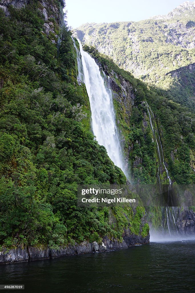 New Zealand's Cities & Landmarks