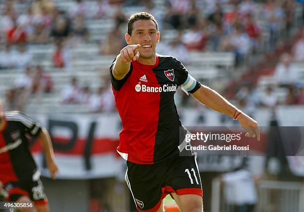 Maximiliano Rodriguez of Newell's Old Boys celebrates after scoring the first goal of his team during a match between River Plate and Newell's Old...