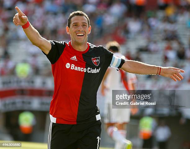 Maximiliano Rodriguez of Newell's Old Boys celebrates after scoring the first goal of his team during a match between River Plate and Newell's Old...