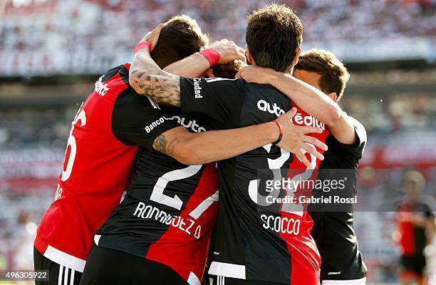 Maximiliano Rodriguez of Newell's Old Boys celebrates with his teammates after scoring the first goal of his team during a match between River Plate...