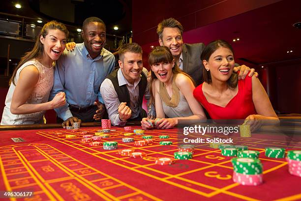 friends playing roulette - casino table games stockfoto's en -beelden