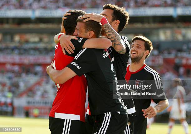 Maximiliano Rodriguez of Newell's Old Boys celebrates with his teammates after scoring the first goal of his team during a match between River Plate...