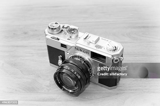nikon s3 rangefinder film camera with nikkor 50mm f/1.4 lens - contax camera stock pictures, royalty-free photos & images