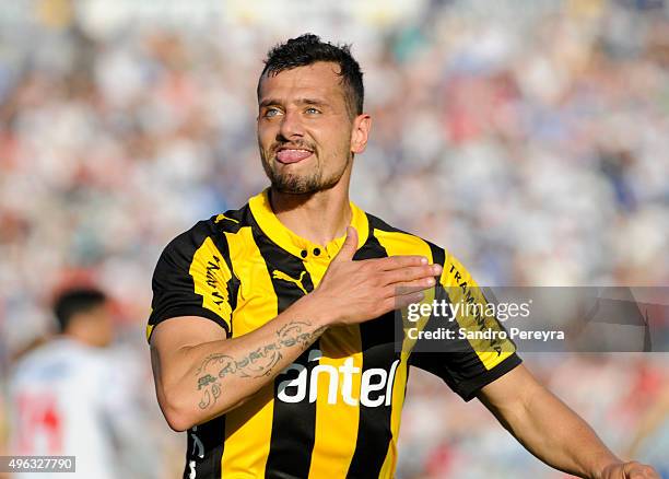 Matias Aguirregaray of Peñarol celebrates after scoring the first goal of his team during a match between Nacional and Peñarol as part of round 12 of...