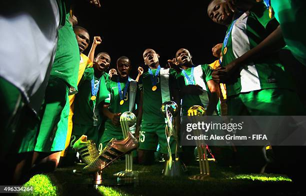 Players of Nigeria celebrate with their trophies after the FIFA U-17 World Cup Chile 2015 Final between Mali and Nigeria at Estadio Sausalito on...