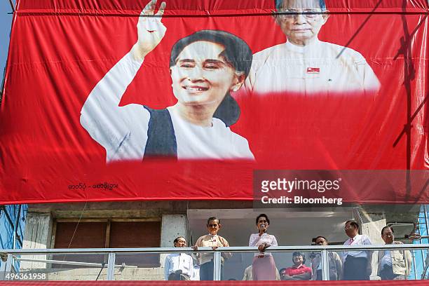 Aung San Suu Kyi, Myanmar's opposition leader and chairperson of the National League for Democracy , center right, delivers a speech flanked by Tin...